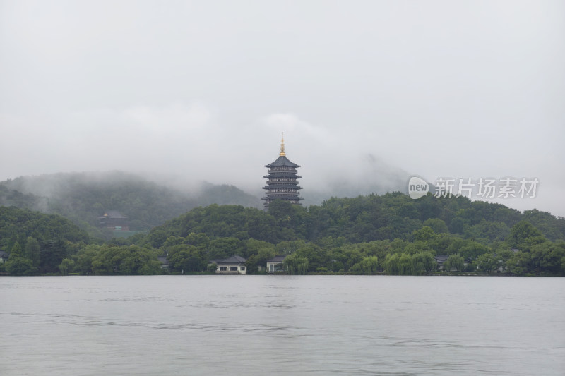 雷峰塔雾景