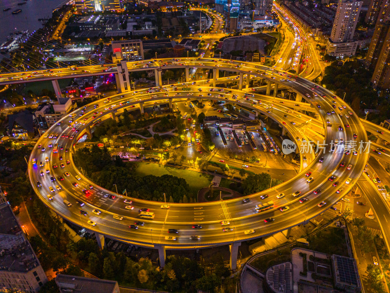 航拍俯瞰上海南浦大桥夜景