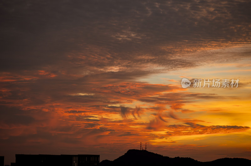 夕阳余晖下的云海