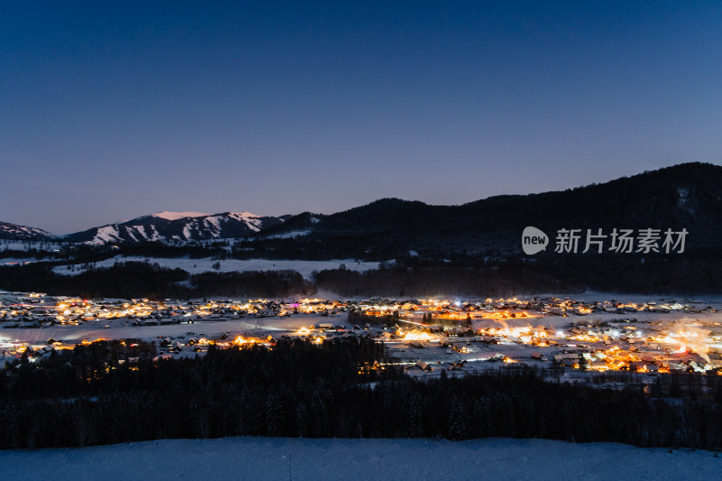 新疆禾木村夜景