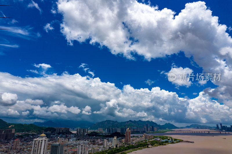 浙江温州瓯江江心屿蓝天白云航拍摄影图