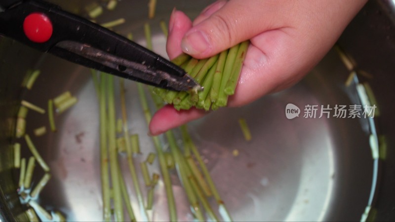 清洗香茅草苋菜梗蔬菜切菜