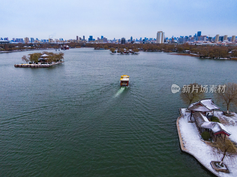 山东济南大明湖航拍雪景