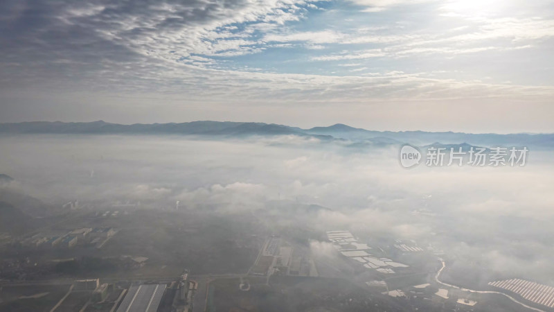 空中俯瞰山峦云海景观