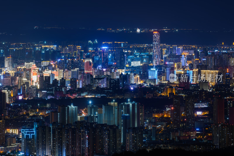 夜景下灯火辉煌的繁华都市全景