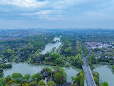 航拍烟雨江南扬州瘦西湖风景区全景