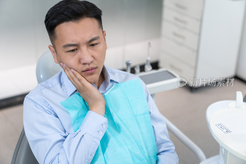 牙疼患者在牙科诊所