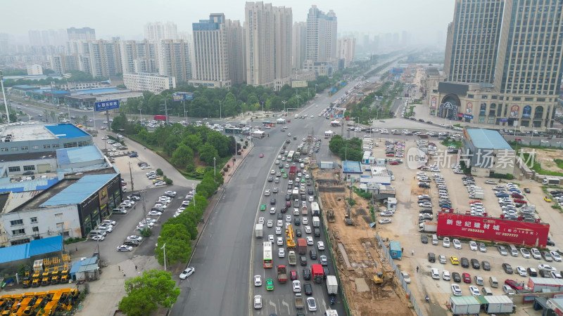 航拍湖北襄阳钻石大道交通十字路口