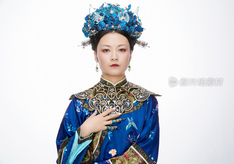 白色背景下的清代女性古装造型清朝古装