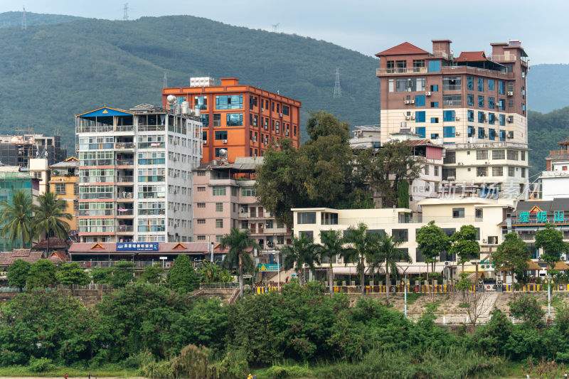 湄公河畔的风景与晚霞