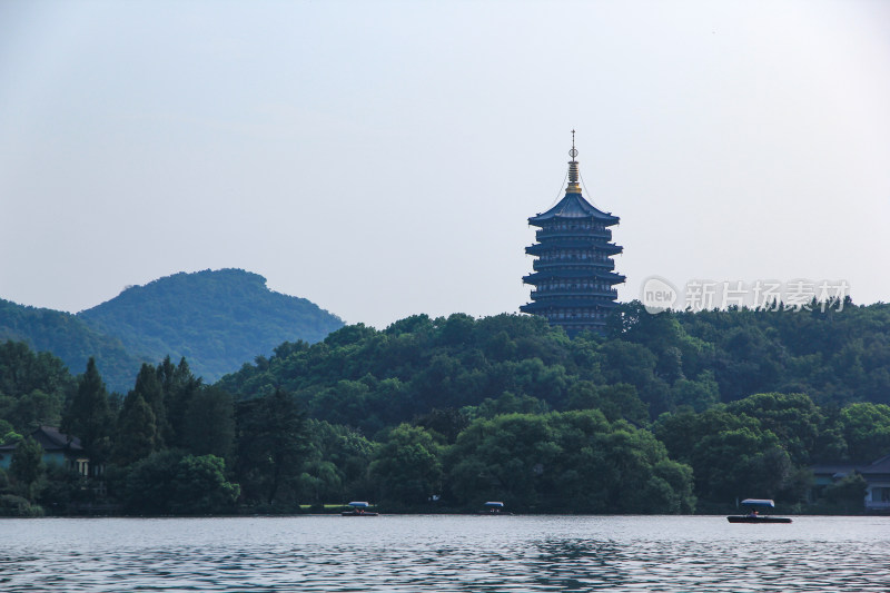 杭州西湖雷峰塔湖景