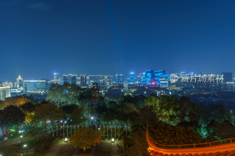 佛山礌岗公园魁星阁眺望千灯湖城市繁华夜景