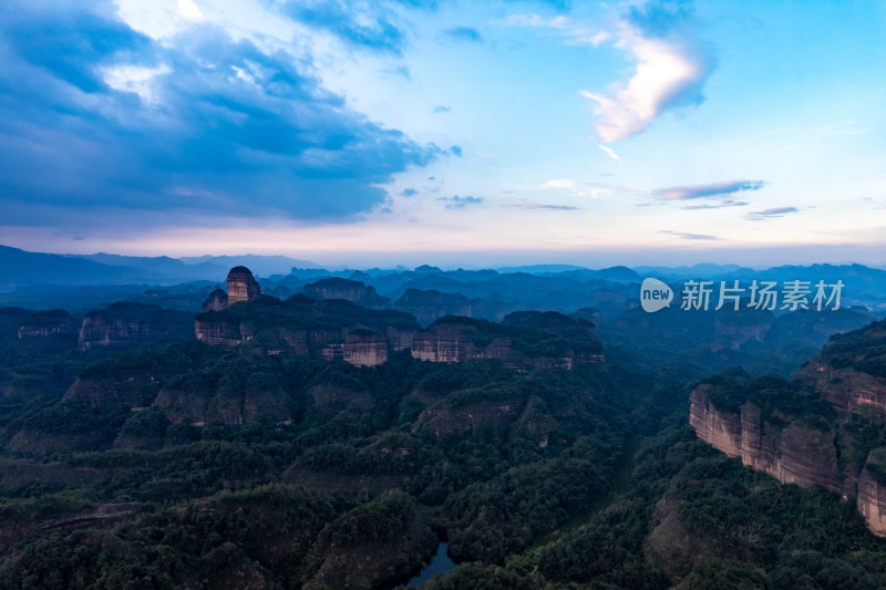 广东丹霞山清晨彩霞航拍摄影图