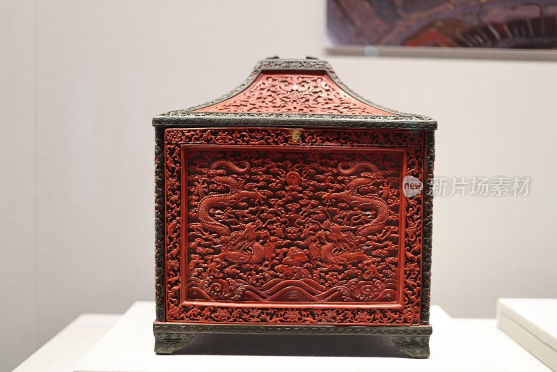 浙江博物馆清代龙纹漆器龙的图案