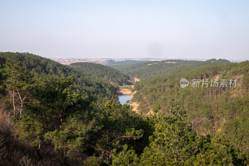 山林间的自然风光全景