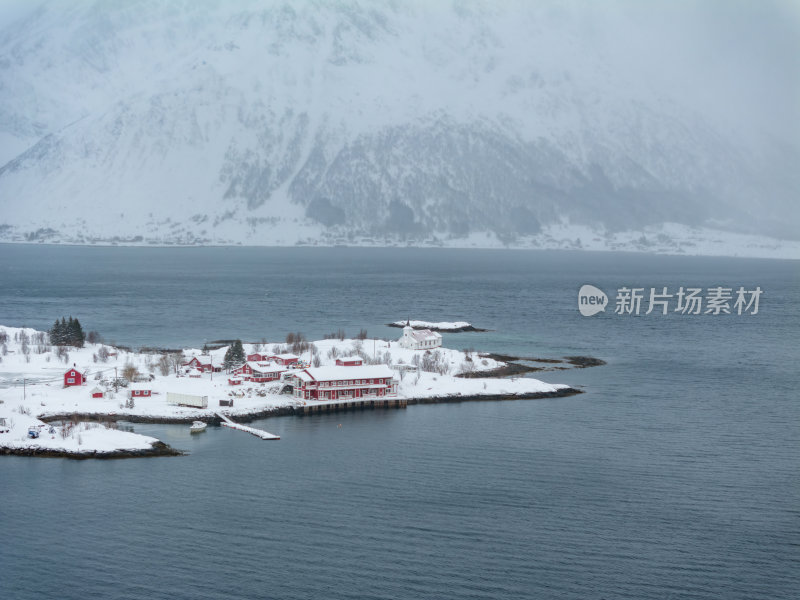 挪威罗弗敦群岛北极圈奥镇冬季雪景高空航拍