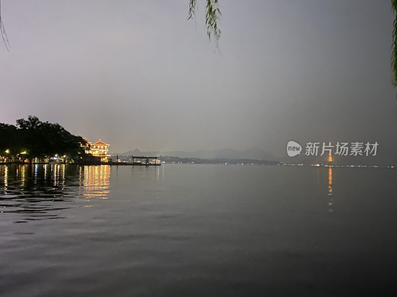 杭州西湖夜景游船