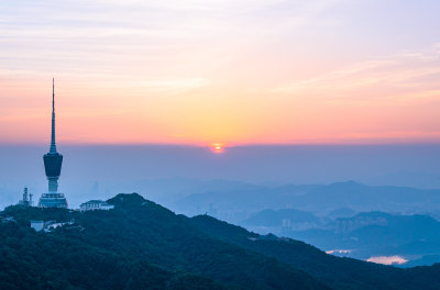 深圳盐田梧桐山顶电视塔与夕阳落日晚霞