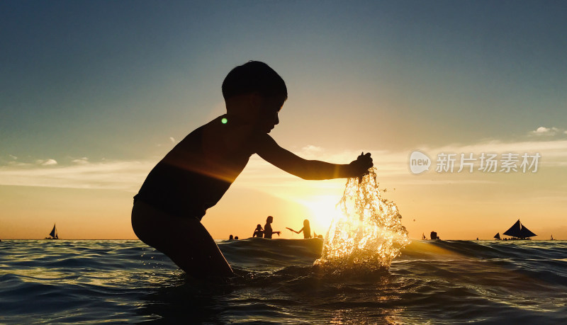 夕阳 儿童 海水