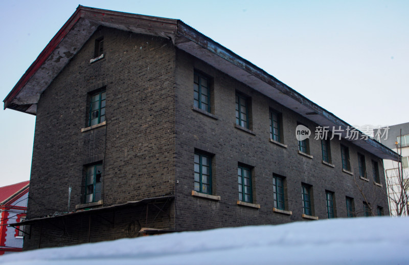 秦皇岛日本机车宿舍老旧砖房建筑外观全景