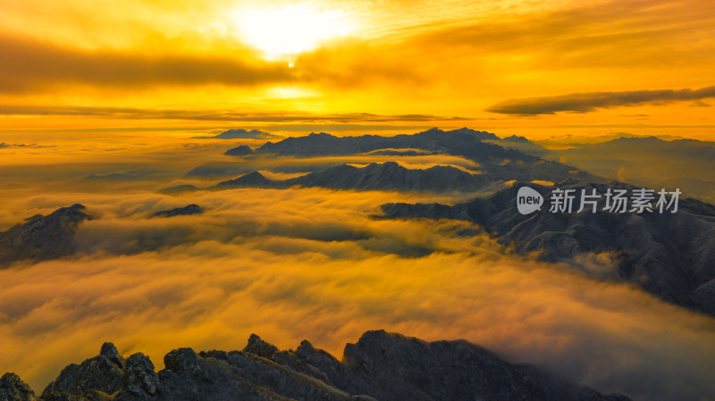 洛阳老君山雪后日出大气云海航拍自然风景