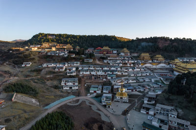 甘肃甘南郎木寺藏地山景全景清晨航拍