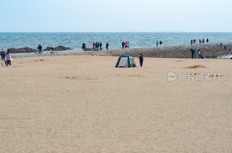 青岛第二海水浴场海滨露营