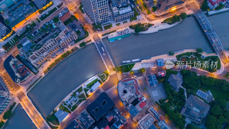 俯瞰上海苏州河边街景