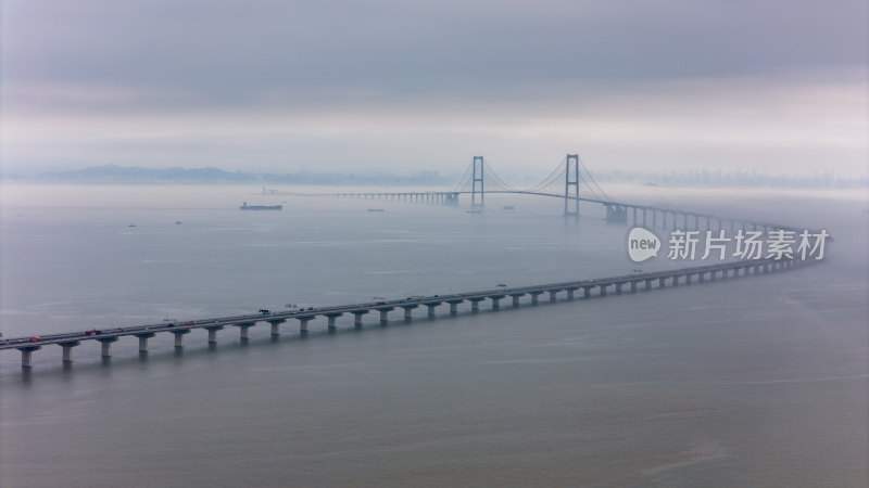 低空平流雾下的深中通道