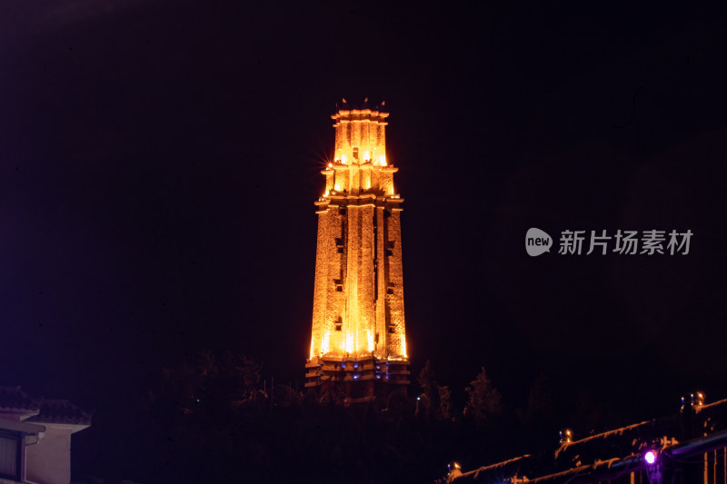 四川阿坝茂县金龟圣山羌雕碉楼羌族碉楼夜景