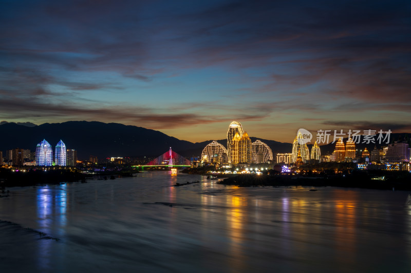 黄昏下的西双版纳告庄西双景建筑夜景