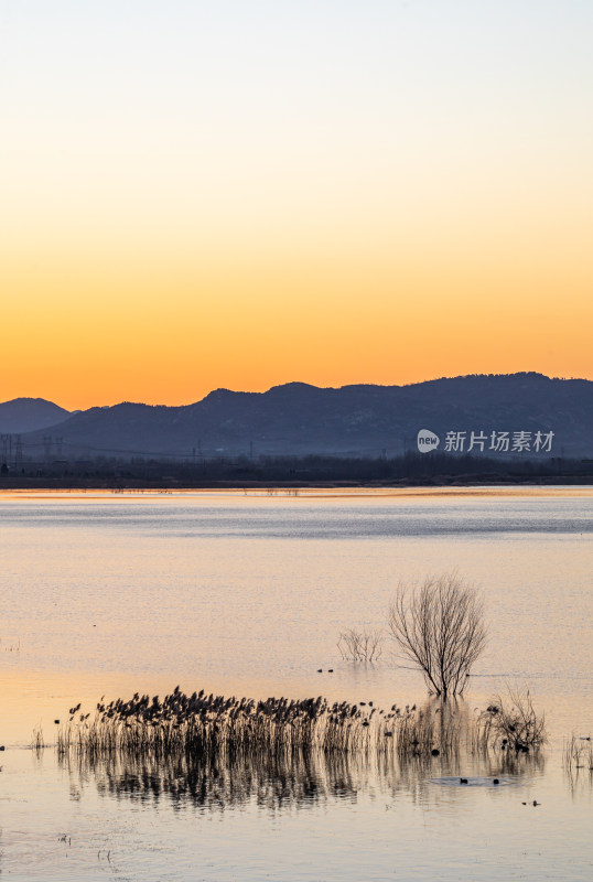 山东济宁邹城孟子湖黄昏日落景观