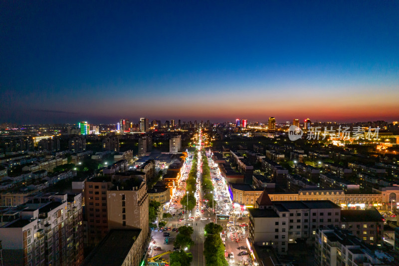 山东东营城市日落晚霞夜景航拍摄影图