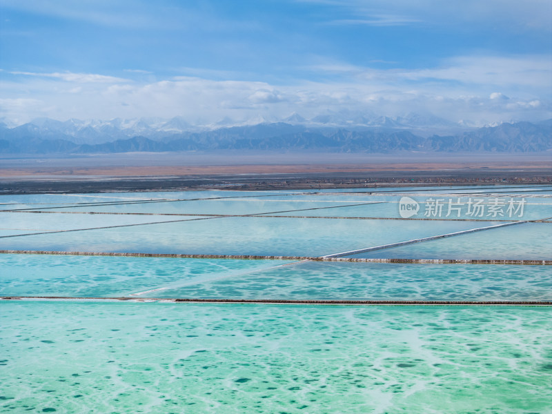 航拍青海茫崖翡翠湖风景