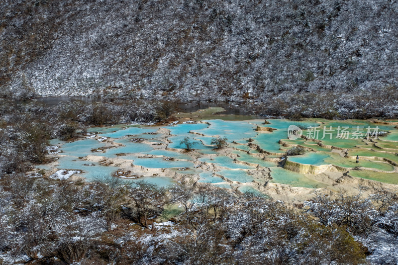 四川阿坝州黄龙秋色网红瑶池雪景