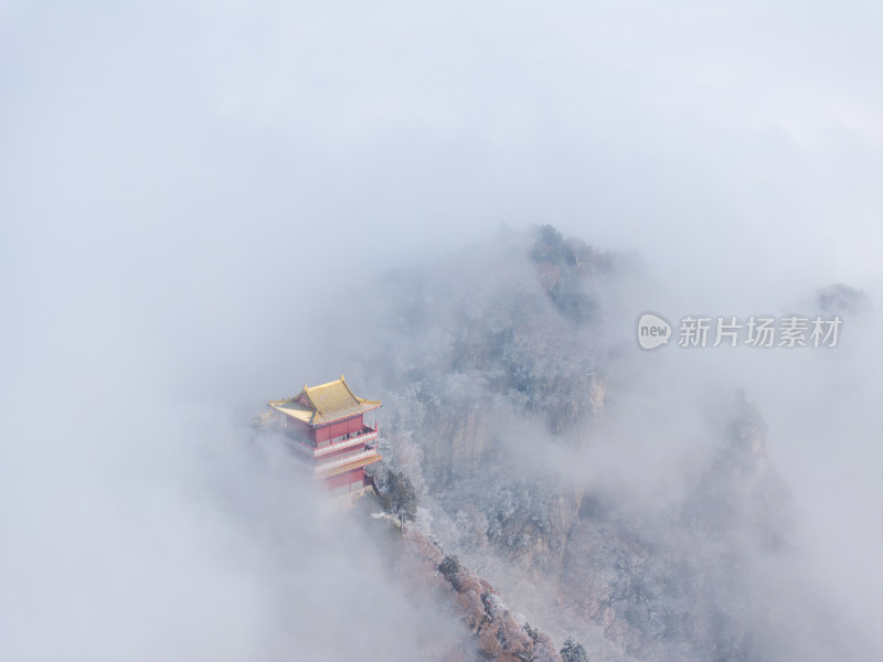 航拍雪后云海上雾中山顶寺庙秦岭南五台