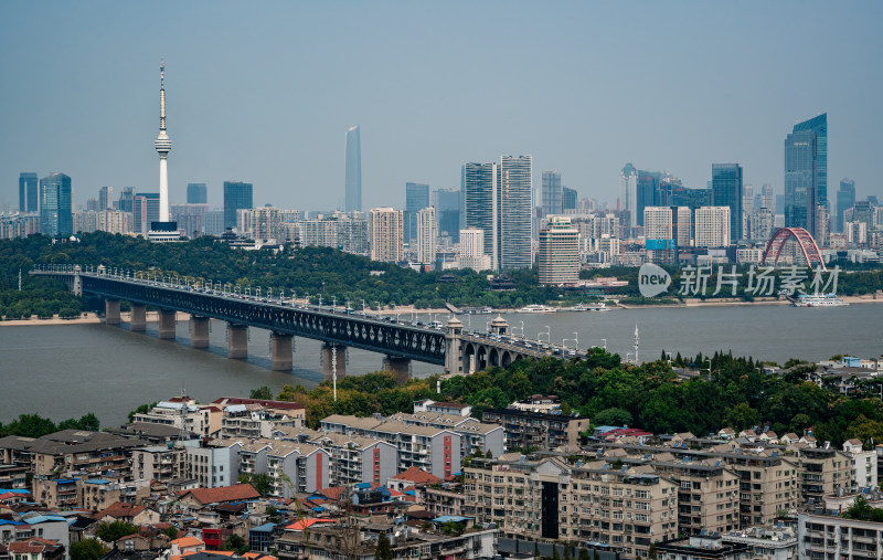 龟山电视塔与长江大桥同框