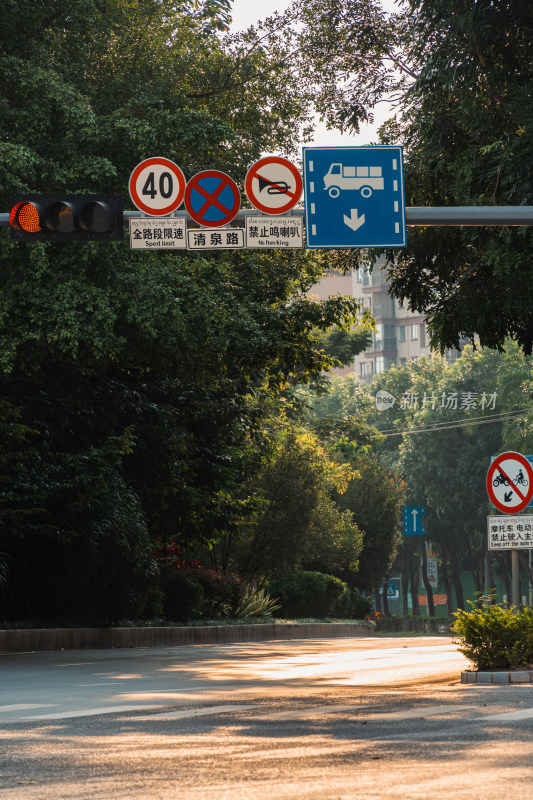 疫情时期景洪市空旷的道路