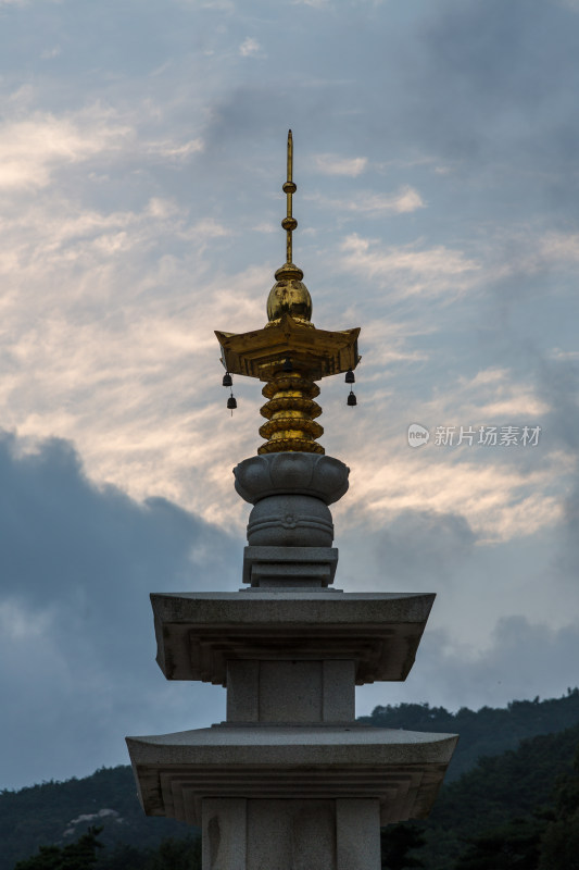 韩国寺院的白塔