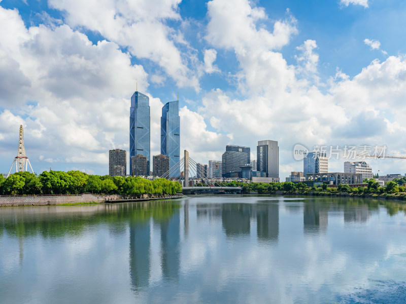 湖州龙溪大桥城市天际线天空云朵倒影背景