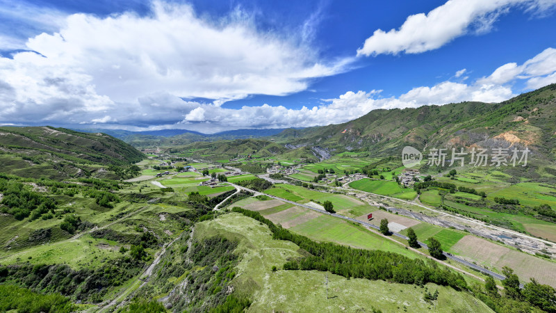 G248国道四川甘孜道孚县八美的风景