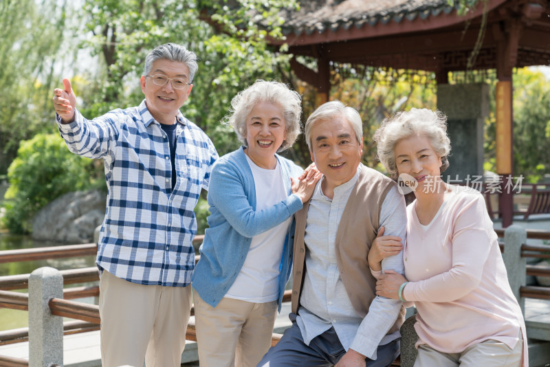 老年夫妻旅游