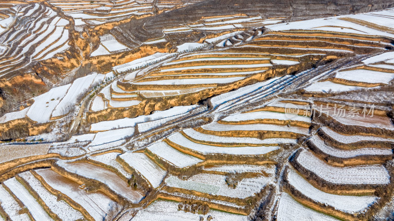 梯田航拍全景自然风景冬天下雪地形地理