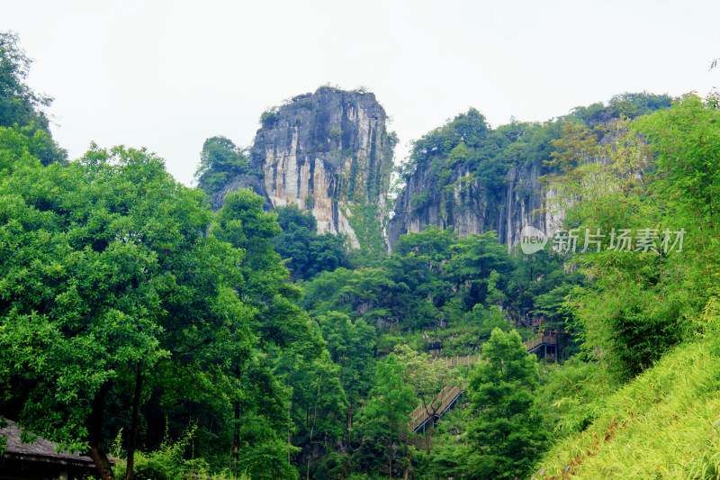 山峰云雾喀斯特风景自然户外