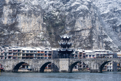 航拍东方威尼斯镇远古城雪景