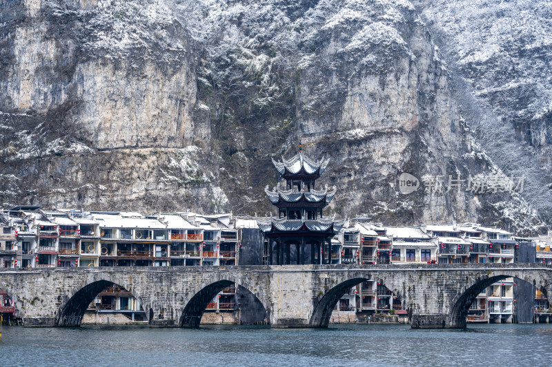 航拍东方威尼斯镇远古城雪景