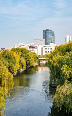 济宁老运河越河河道桥梁城市建筑倒影景观