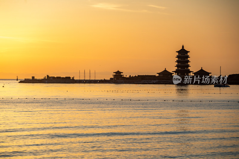 山东烟台蓬莱阁八仙过海景区海上日出景观