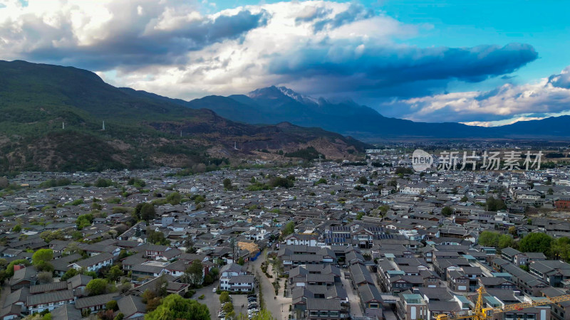 航拍云南丽江束河古镇4A景区