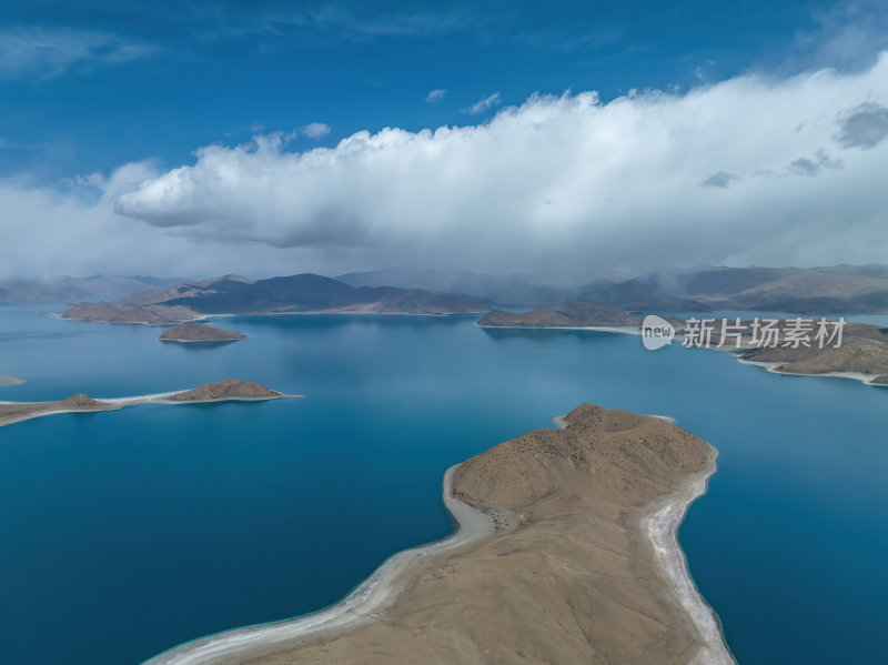 西藏山南羊卓雍措圣湖神湖蓝色高空航拍